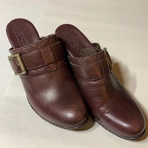 Born Brown leather upper/ lining clogs slip on good condition Size 7M gr8 brand